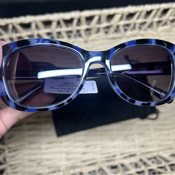 Privé Revaux Blue Havana Women's Sunglasses - Picture 2 of 5